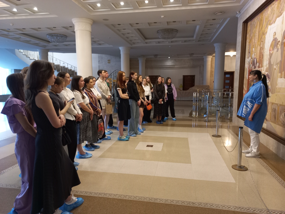 Студенты группы 22ИПД1 побывали на экскурсии в закулисье Пензенского областного драматического театра им. А. В. Луначарского